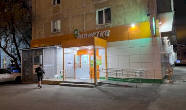 Как торговые организации Екатеринбурга должны устанавливать урны у входа: нормы благоустройства и ответственность.